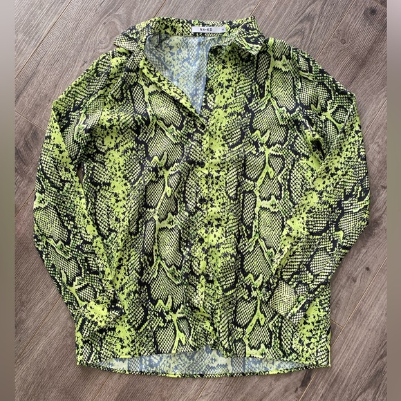 ASOS Na-kd neon green snakeskin print long sleeve button up blouse - Picture 2 of 8